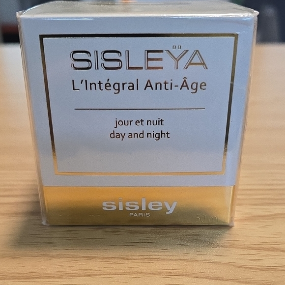 Sisley-Paris L'Intégral Anti-Âge Cream - Gold and White - Picture 1 of 4